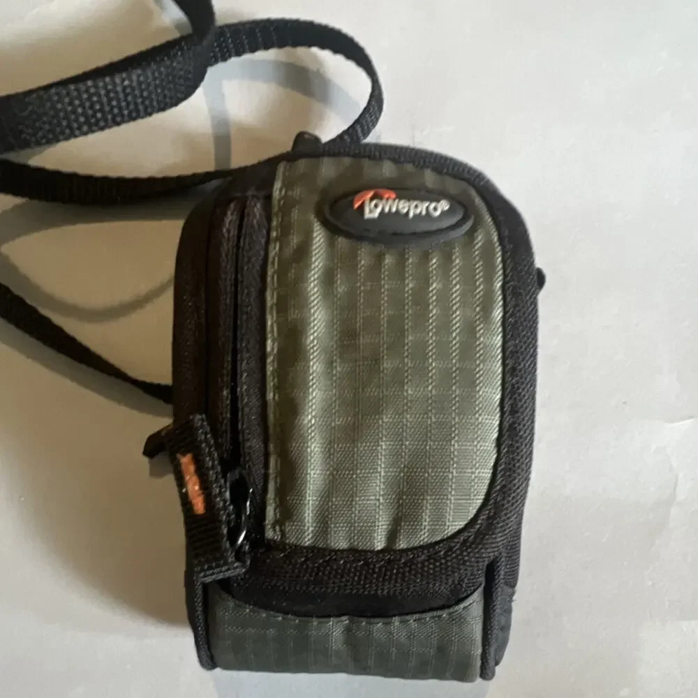 Lowepro Padded Nylon Compact Camera Case/Pouch w/ Strap, Black/Green